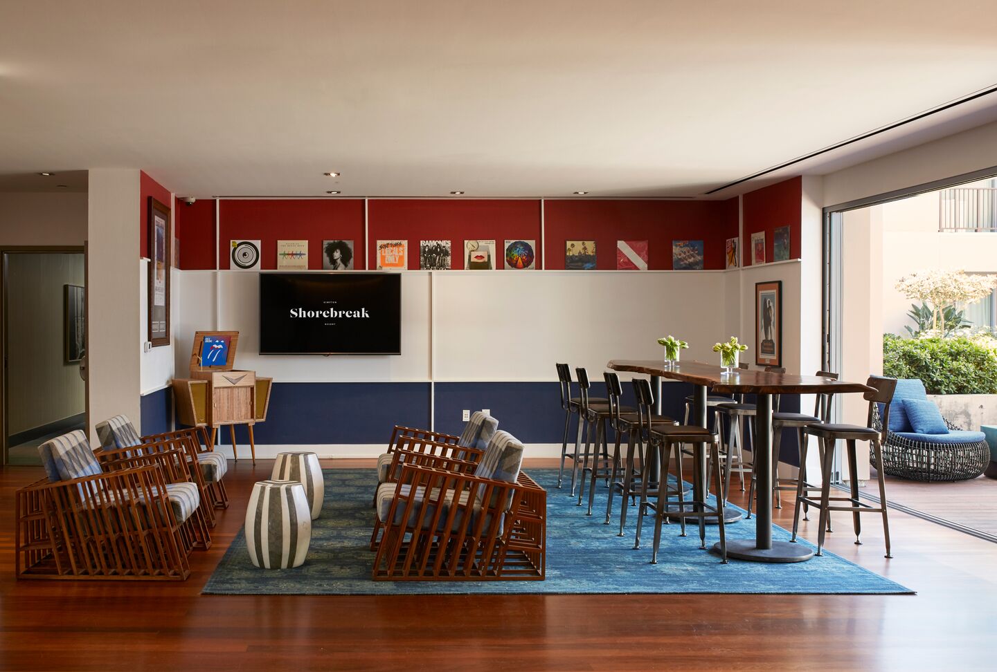 The hotel lobby library